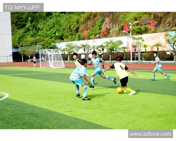 足球明星之间的深厚情谊与友谊赛场外的温暖瞬间 足球明星之间的深厚情谊与友谊赛场外的温暖瞬间